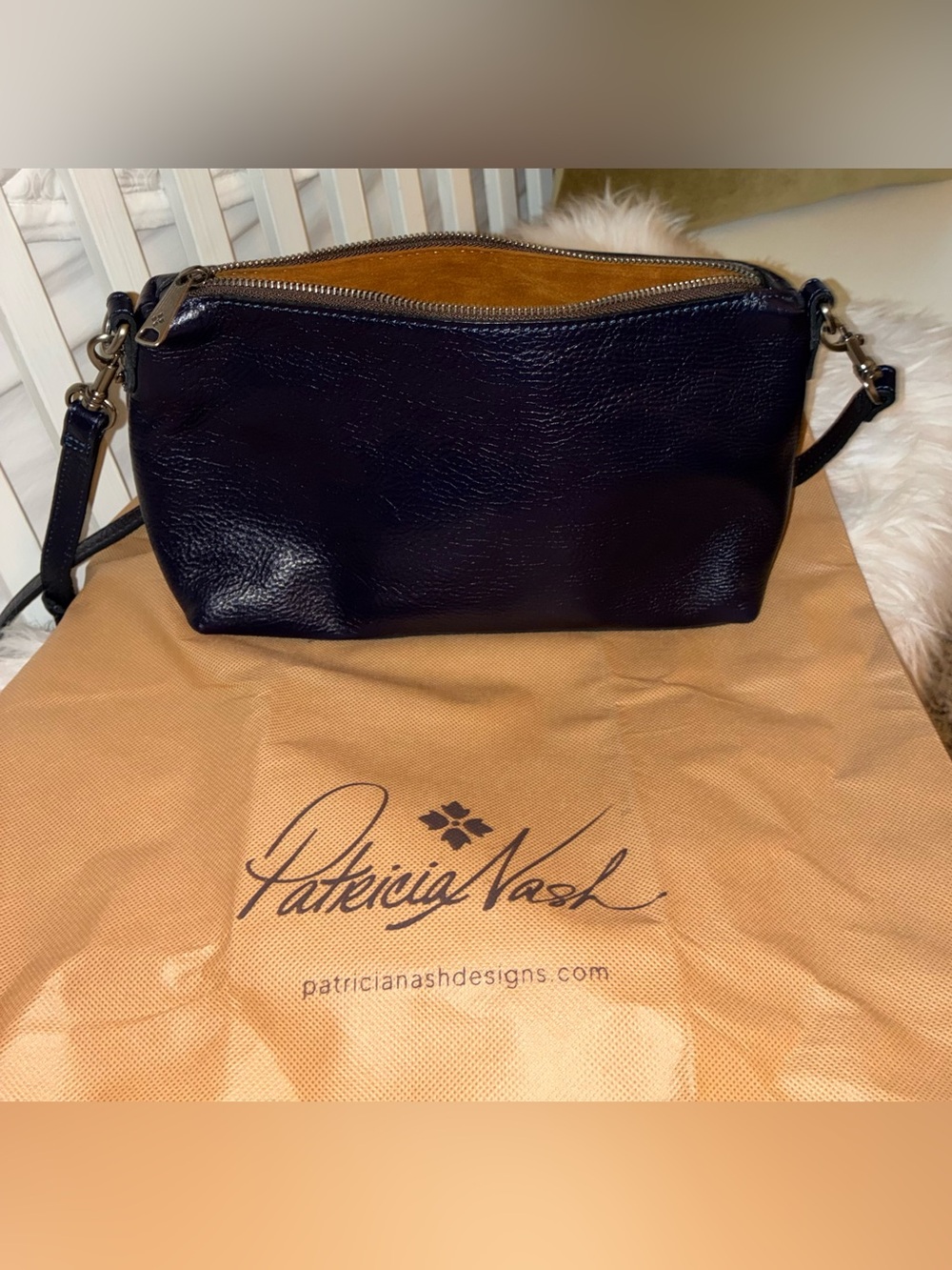Like New Patricia Nash Classic Navy Leather Cross body Bag - Picture 10 of 16